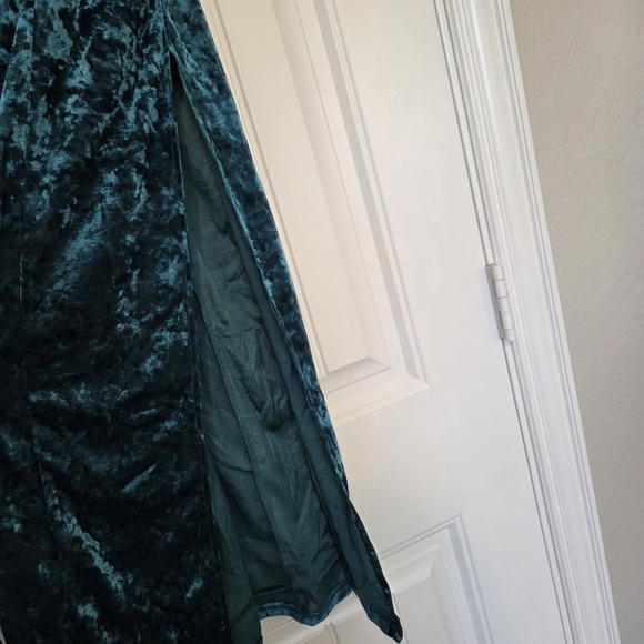 NEW Fredrick's of Hollywood Green Teal Velvet Chelsey Gown Medium - Picture 5 of 9